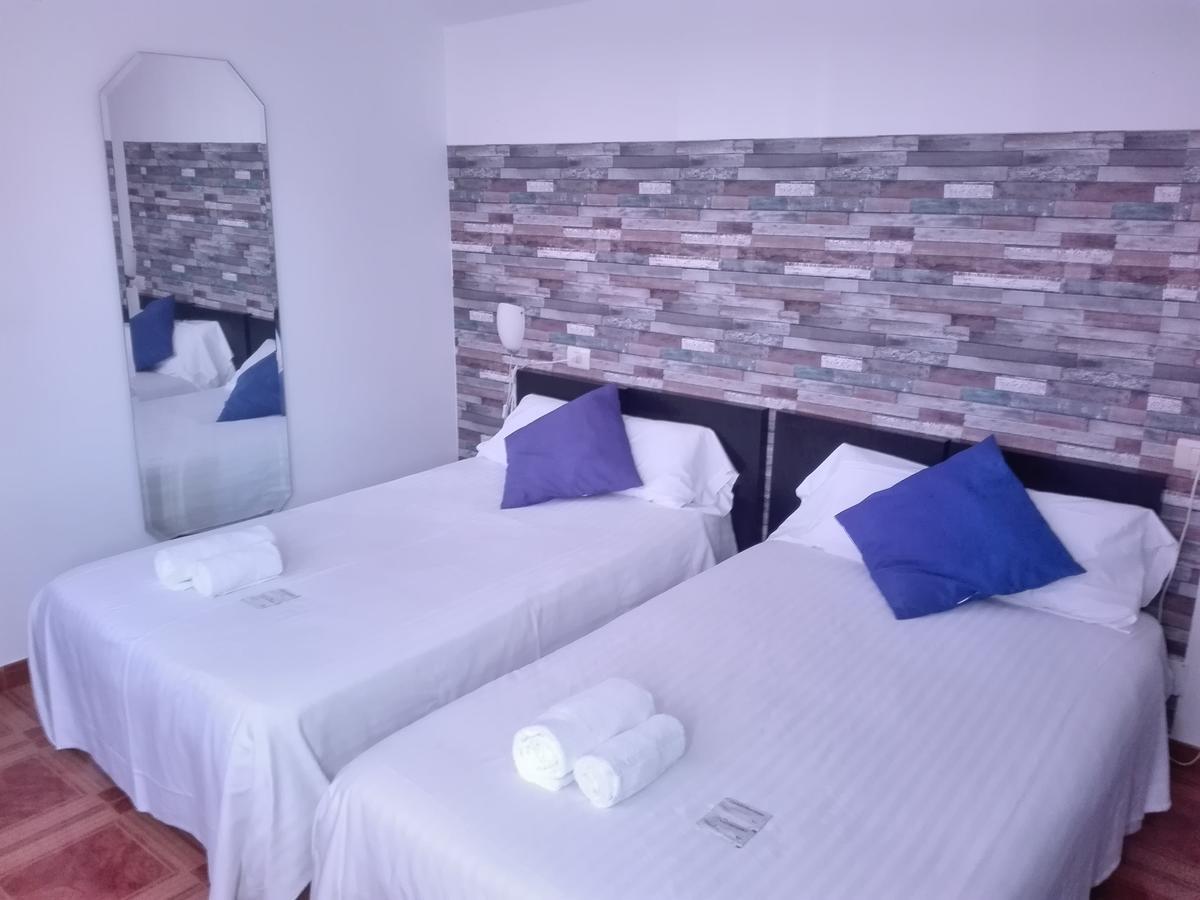 Aparthotel Corcubion Playa De Quenxe Eksteriør billede